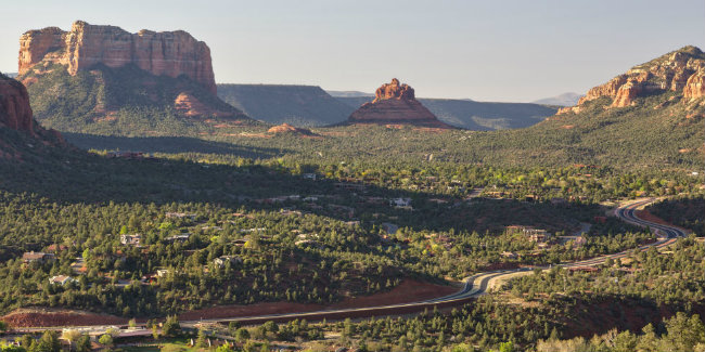 RED ROCK : Truyền thuyết kể rằng các thành sa thạch nổi tiếng của Sedona, Arizona phát sáng khi mặt trời mọc và lặn.