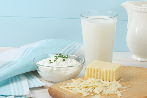 Sữa cung cấp rất nhiều can xi và vitamin D, là 2 thành phần quan trọng trong dinh dưỡng. Tuy nhiên, các nhà nghiên cứu đang nghi ngờ rằng tiêu thụ thường xuyên các sản phẩm từ sữa không chỉ có thể gây nên lượng estrogen cao mà còn làm tăng nguy cơ ung thư.