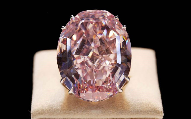 Viên kim cương màu hồng Pink Star là đồ trang sức đắt giá nhất thế giới: 80 triệu USD.