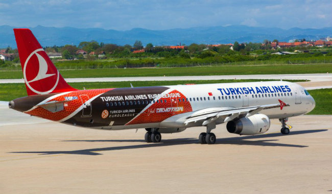 Turkish Airlines: Một trong những hãng hàng không lâu đời trong danh sách này, Turkish Airlines được thành lập từ năm 1933. Hãng có hạm đội hơn 261 máy bay bay đến 243 thành phố trên toàn thế giới. Slogan của hãng hàng không này là ''Mở rộng thế giới của bạn'' nhắc lại mạng lưới dịch vụ rộng lớn của công ty, có lẽ đây là hãng hàng không cung cấp dịch vụ đa dạng nhất. 