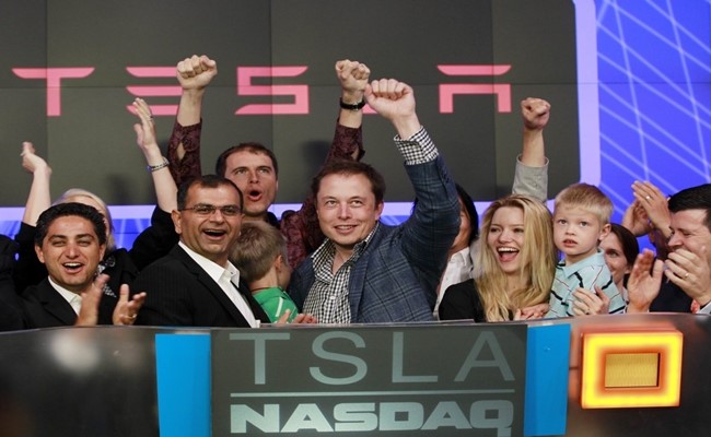 Tháng 6/2010, Tesla thực hiện IPO và huy động được 226 triệu USD, trở thành công ty xe hơi đầu tiên niêm yết cổ phiếu kể từ sau Ford năm 1956. Trong đợt IPO này, Musk đã bán cổ phần trị giá 15 triệu USD của mình để cải thiện tình hình tài chính. 