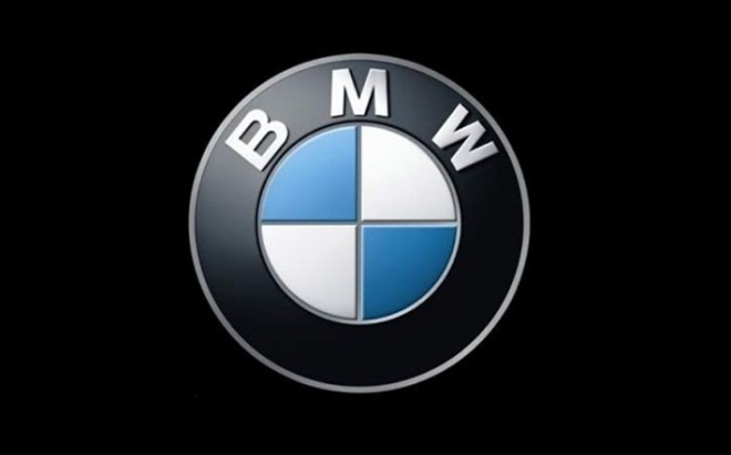 Mọi người cho rằng phần trung tâm của logo BMW tượng trưng cho hình ảnh cánh quạt máy bay đang quay, khớp với quá khứ liên quan tới hàng không của công ty. Thực ra đó chính là lá cờ của vùng Bayern (Đức) - nơi công ty ra đời.