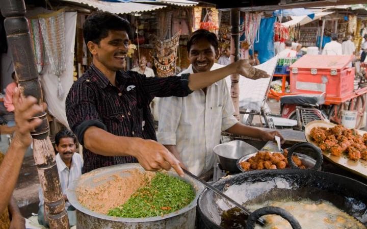 Jaipur (Ấn Độ): Săn bắn và khám phá là một phần ẩm thực của Jaipur, với những món nướng ngon tuyệt. Bạn nên thử món cà ri dê Rajasthan siêu cay, ăn kèm cơm hoặc bánh mì và sốt chấm raitha.