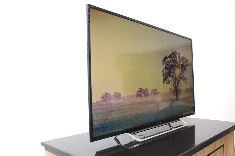 Màn hình rộng của mẫu tivi Sony giá rẻ KDL-48W600B cho các trận cầu thêm trung thực