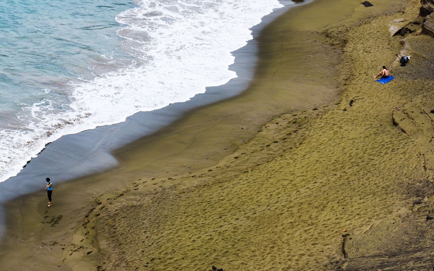 Bãi tắm Papakolea Beach ở Hawaii có sự xuất hiện của khoáng chất Olivin