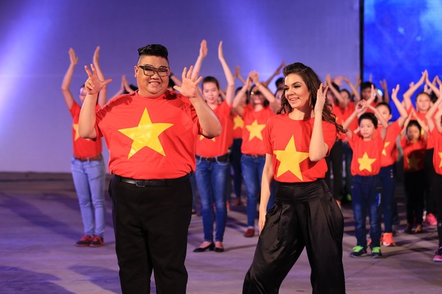 Vương Khang và bạn nhảy Anna đã để lại trong lòng khán giả và ban giám khảo một màn trình diễn rất dễ thương và đáng yêu