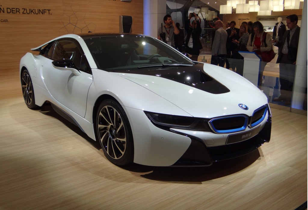 Hình ảnh siêu xe BMW i8 2015 với giá 95,000 bảng 
