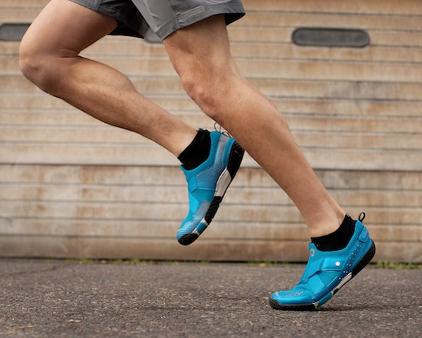 Chọn giày thể thao cho môn chạy bộ cần chú ý nhất đến phần giảm xóc. Ảnh minh họa