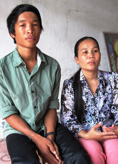 Hào Anh xin về gia đình, với mẹ và các em vào năm 2012