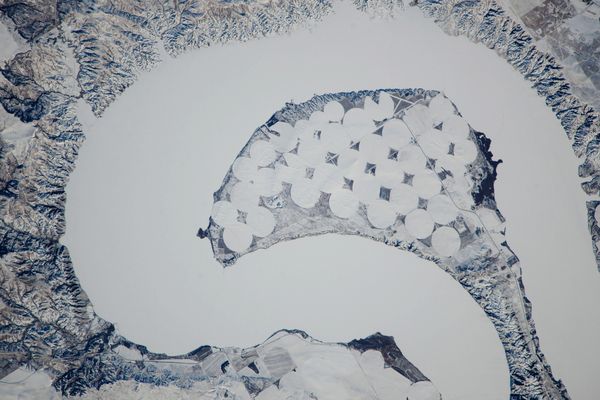 Dòng sông băng đã tạo nên hình ảnh tuyệt đẹp này