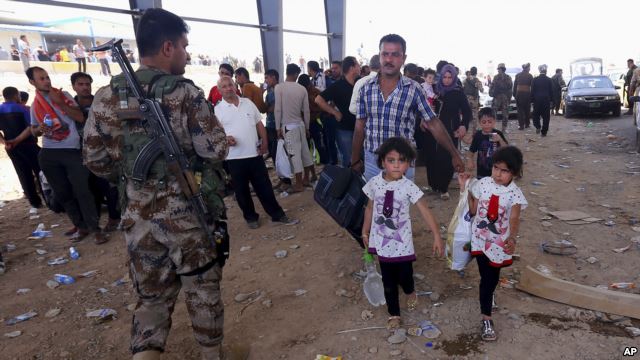 Cư dân Mosul chạy lánh nạn trong khi khủng bố IS chiếm đóng hồi tháng 6