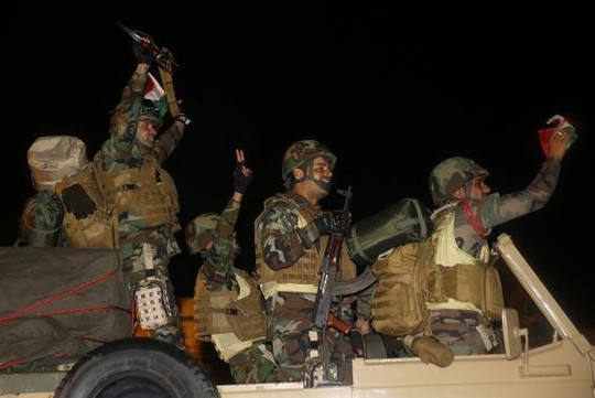 Kết hợp cùng không kích từ liên quân do Mỹ dẫn đầu sẽ chống lại các cuộc phản công của IS, bảo toàn Kobani