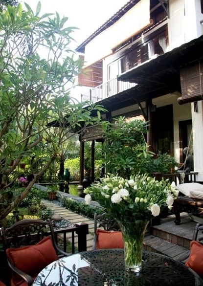 Đặc điểm nổi bật trong căn biệt thự của Hà Kiều Anh là cây cối trong vườn nhà xanh tốt, thoáng mát