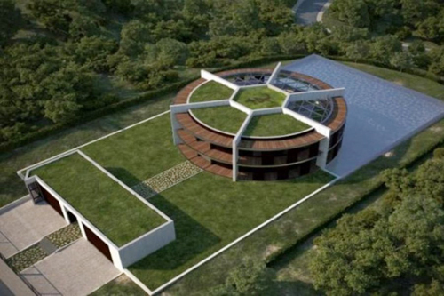 Năm 2013, kiến trúc sư nổi tiếng Luis de Garrido tiết lộ thiết kế căn biệt thự theo đúng ý tưởng của Messi, mô phỏng một sân bóng đá