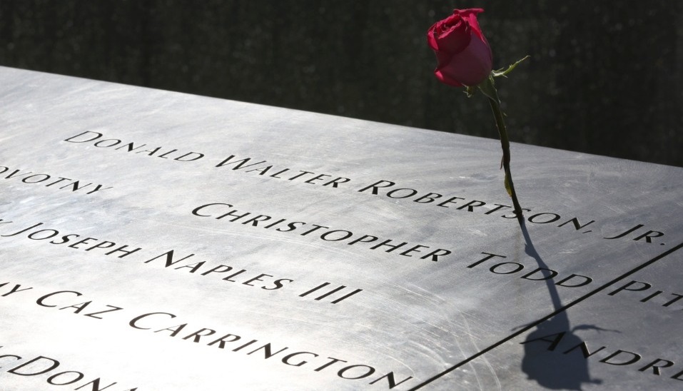 Tấm bia đá khắc tên những nạn nhân thiệt mạng trong cuộc khủng bố 11/9