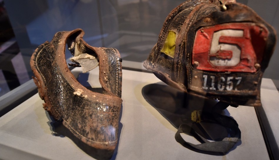 Những chiếc mũ bảo hiểm được lính cứu hỏa sử dụng trong sự kiện 11/9