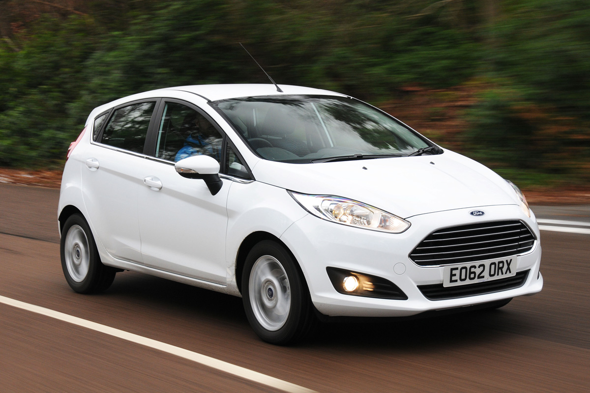 Ford Fiesta 2015 chỉ ngốn 32 lít nhiên liệu trên 100 km