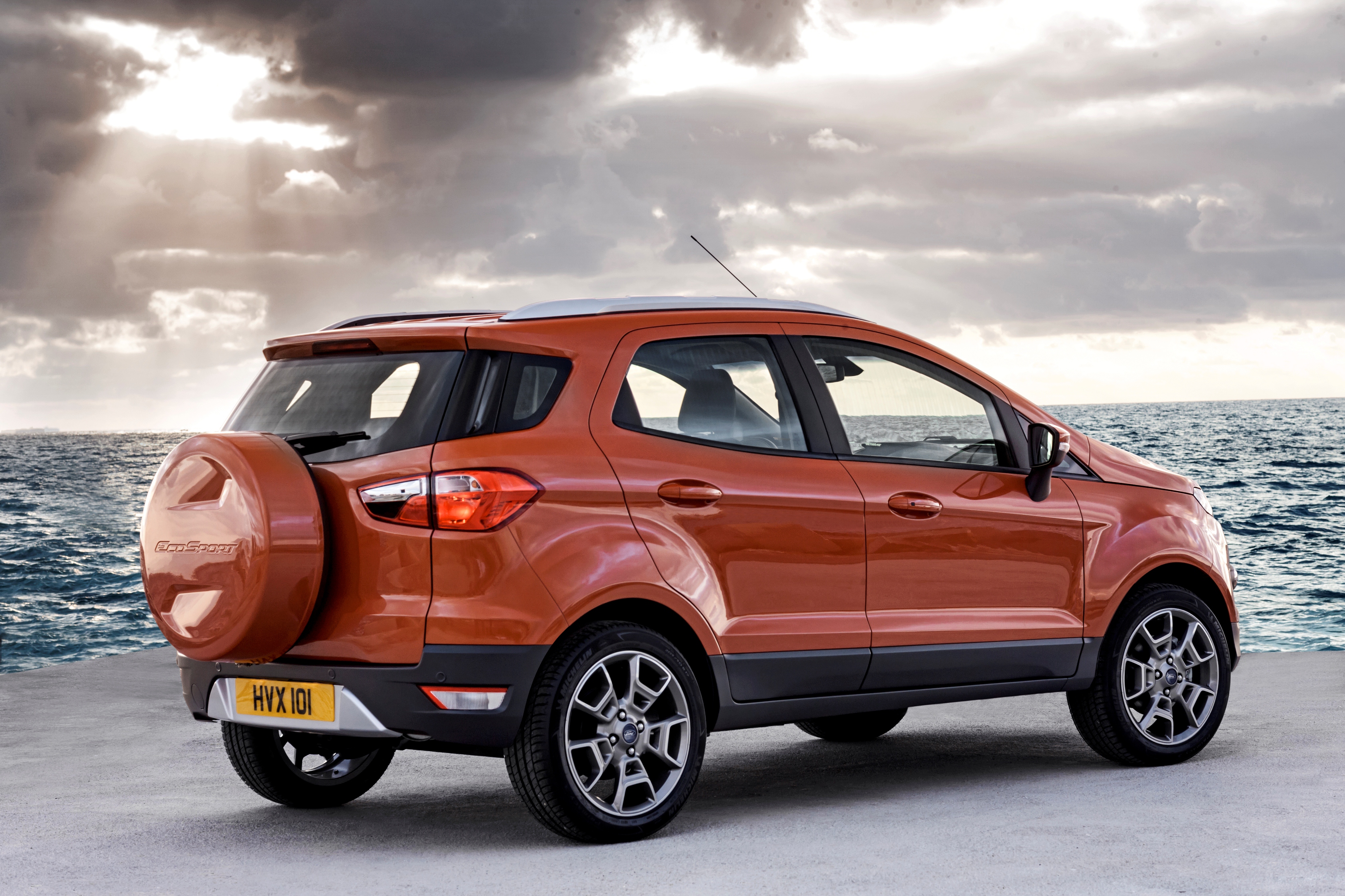 Ford EcoSport trang bị cân bằng điện tử ESP, chống bó cứng phanh ABS