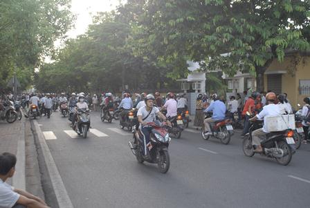 Trái ngược với tiết trời oi bức ở Hà Nội, các sĩ tử tại Huế thi đại học 2014 trong không khí mát mẻ, dễ chịu