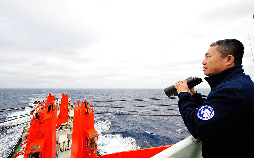 Tàu phá băng Rồng Tuyết của Trung Quốc làm nhiệm vụ tìm kiếm vị trí máy bay MH370