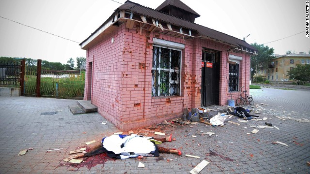 Hai chủ cửa hàng thiệt mạng ngay trước cơ sở Kinh doanh của mình trong một vụ nổ súng ở miền đông Ukraine
