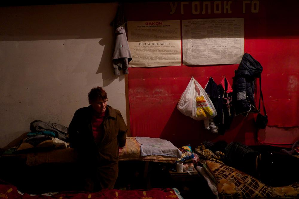 Cuộc sống hàng ngày tẻ nhạt của những người dân Ukraine buộc phải sống trong hầm trú ẩn suốt 4 tháng qua