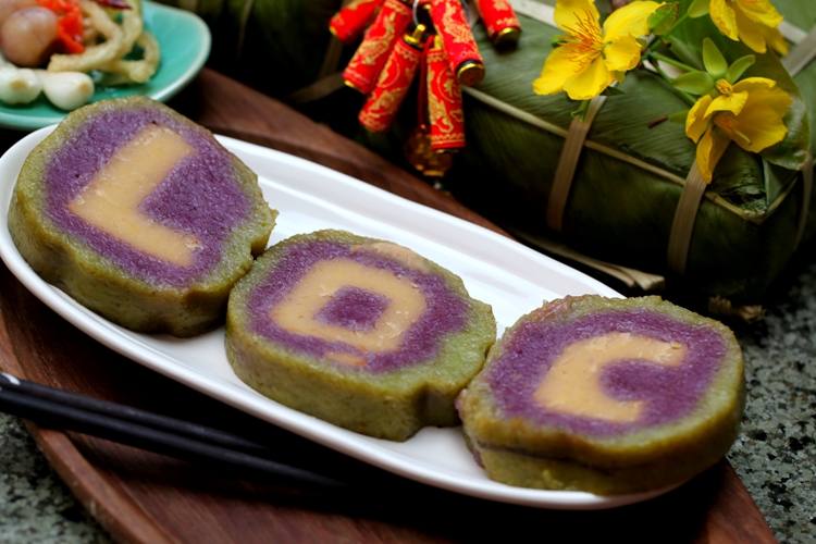 Bánh Tét là món ăn truyền thống mang nhiều ý nghĩa tốt đẹp - một phong tục ngày Tết Nam Bộ