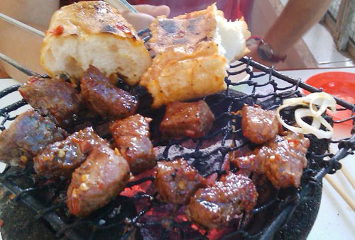 Món ăn ngon ở Nha Trang không thể bỏ qua là món thịt bò nướng Lạc Cảnh nổi tiếng