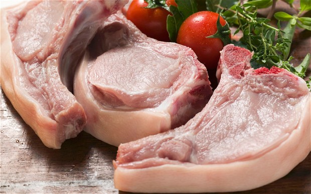 Thu hồi gần 1 tấn thịt lợn vì nghi nhiễm khuẩn
