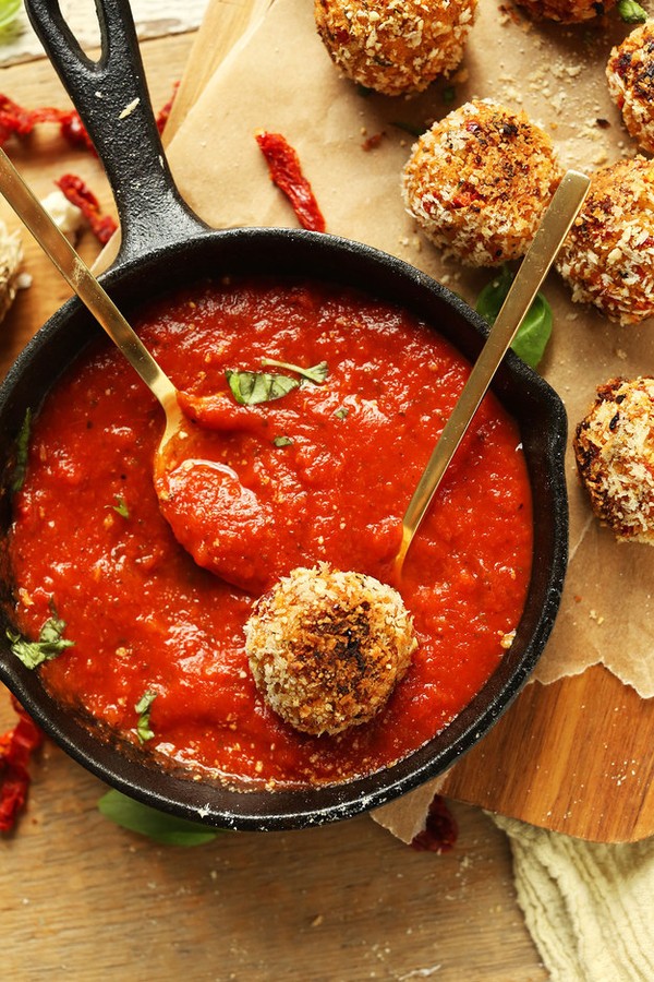 Cà chua khô với Arancini húng quế là món ăn không chỉ lạ miệng mà còn bắt mắt và rất tốt cho sức khỏe.