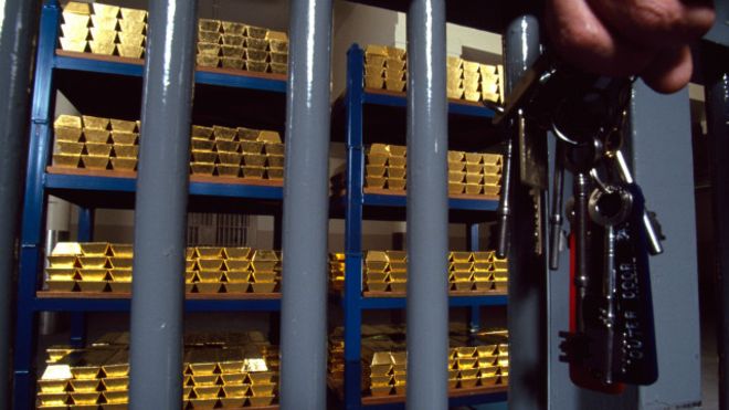 Ước tính khoảng 20% tất cả vàng của các chính phủ trên thế giới là ở London, riêng hầm của Ngân hàng Trung ương Anh chứa 5.134 tấn, gồm cả dự trữ chính thức của Bộ Tài chính Anh và phần lớn số vàng buôn bán ở London.