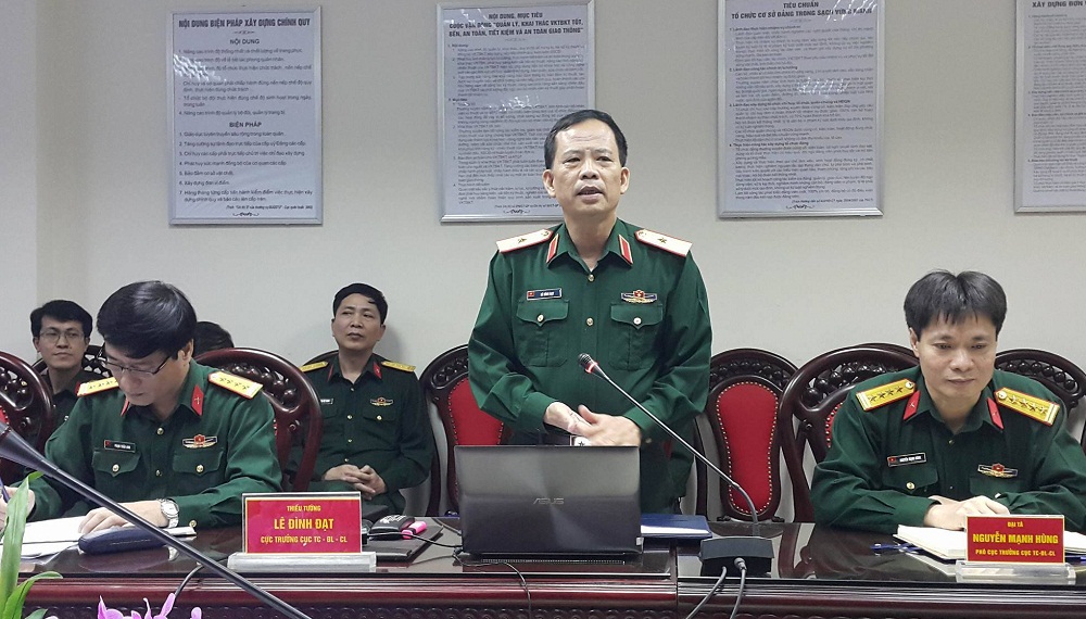 Thiếu tướng Lê Đình Đạt, Cục trưởng Cục Tiêu chuẩn Đo lường Chất lượng - Bộ Quốc phòng báo cáo trước hội nghị