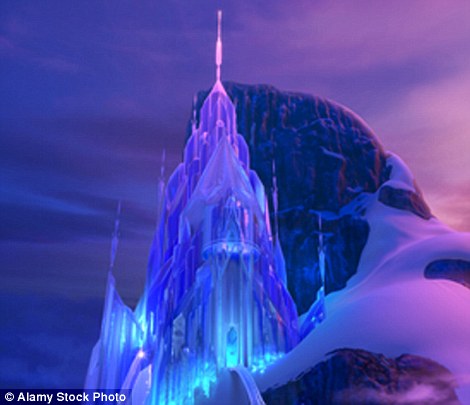 Hình ảnh cung điện băng giá trong phim nữ hoàng băng giá của Disney
