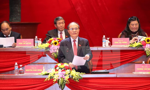 Đồng chí Nguyễn Sinh Hùng, Ủy viên Bộ Chính trị, Chủ tịch Quốc hội điều hành phiên họp của Đại hội Đảng toàn quốc lần thứ XII