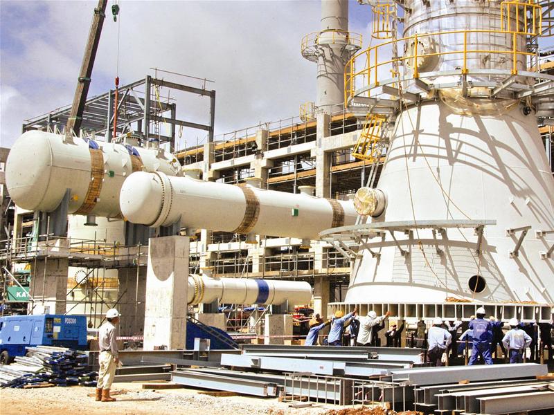 Nhà máy lọc dầu Dung Quất là cơ sở chế biến dầu duy nhất ở Việt Nam