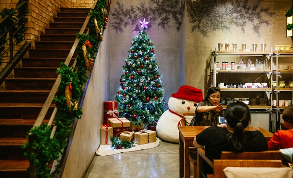 Địa điểm chụp ảnh Giáng sinh siêu đẹp tại các quán cà phê ở Sài Gòn