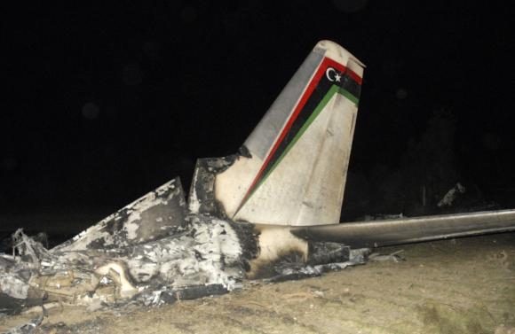 Ngày 21/2, một máy bay quân sự của Lybia bị rơi trong không phận Tunisia làm toàn bộ 11 người trên máy bay bị thiệt mạng. Chiếc máy bay mang nhãn hiệu Antonov do Nga sản xuất này đã rơi xuống gần thị trấn Grombalia ở phía nam thủ đô Tunis của Tunisia. 