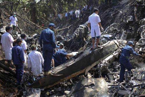 Sáng ngày 17/5, chiếc máy bay An-74TK300 của không quân Lào đã bị rơi ở làng Nadde thuộc huyện Paek của tỉnh Xiengkouang. Khi gặp nạn, trên máy bay có khoảng 20 người, phần lớn là quan chức cấp cao của Lào. Ít nhất 5 người đã thiệt mạng.  