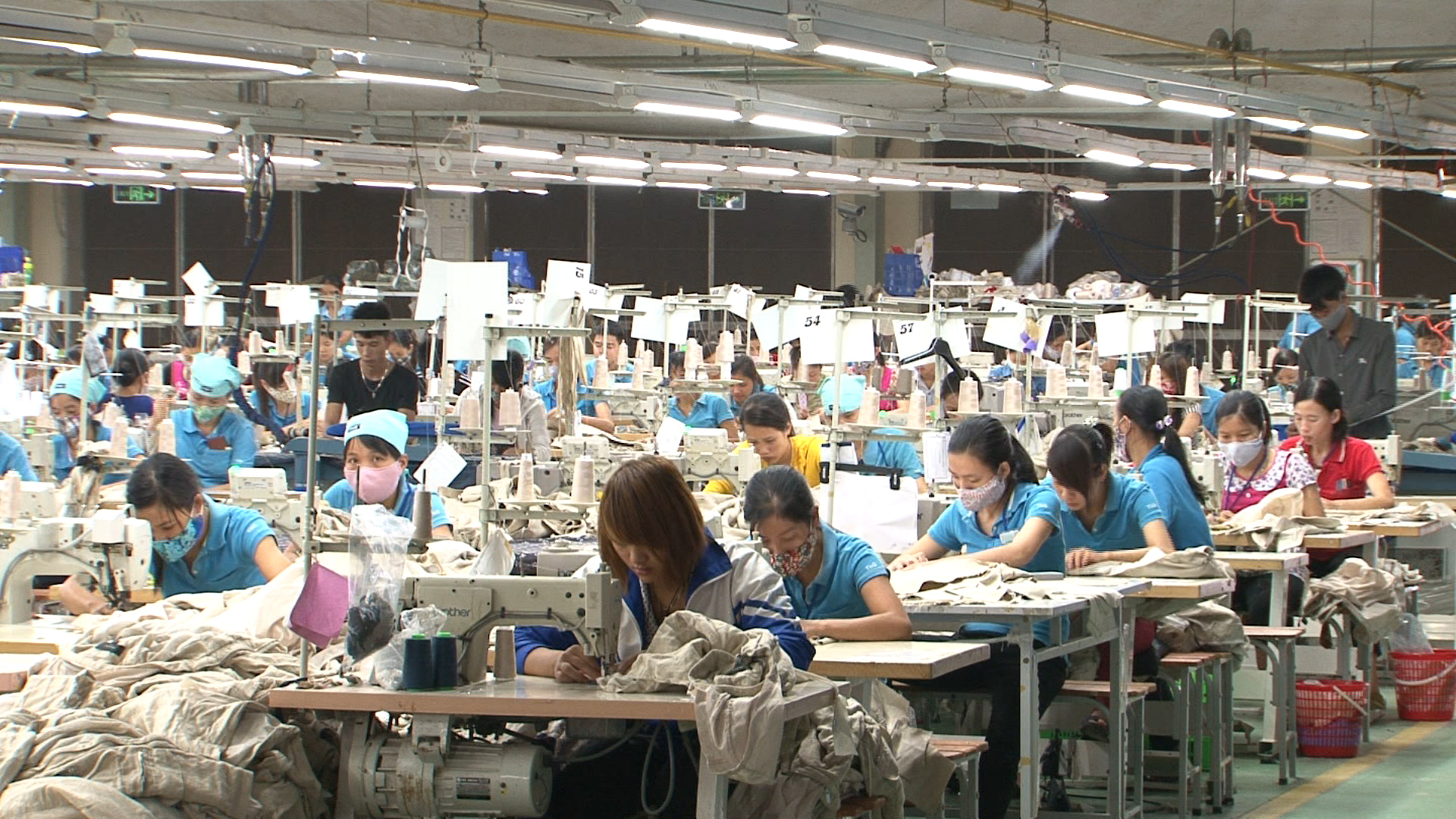 Năng suất lao động ngành may Việt Nam còn thấp