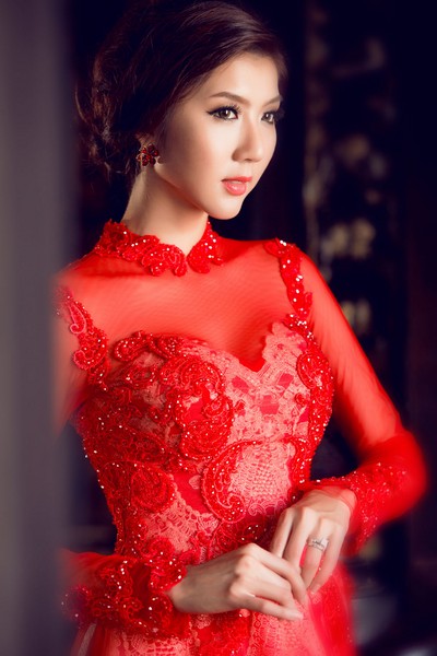 Nét tinh tế khi chuyền tải hồn Việt thông qua mẫu áo dài cưới truyền thống và thanh lịch