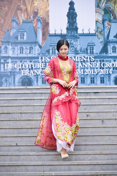 Bắt đầu sự nghiệp người mẫu từ năm 16 tuổi, Đặng Thị Ngọc Hân là gương mặt quen thuộc của sàn catwalk Hà Nội trước khi cô tham dự Hoa hậu Việt Nam 2010