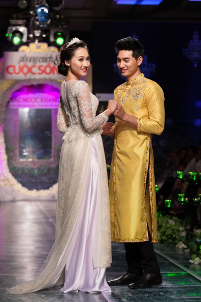Với những thiết kế tinh tế, cầu kì trong từng chi tiết nhỏ và mang vẻ đẹp lộng lẫy kiêu sa nên hầu hết các mẫu áo dài mới nhất của NTK Minh Châu đều phù hợp với nhiều vóc dáng cô dâu khác nhau