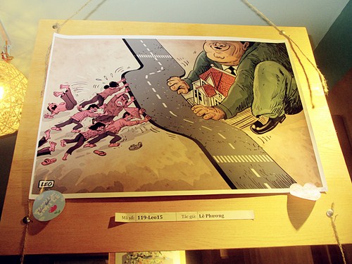 Độc đáo tranh biếm họa “Đâm mấy thằng gian bút chẳng tà” Nội dung các bức tranh mang tính thời sự cao, bám sát những vấn đề nóng được công chúng quan tâm trong xã hội.