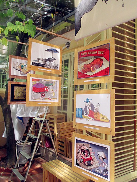 Độc đáo tranh biếm họa “Đâm mấy thằng gian bút chẳng tà” Dựa trên các tiêu chí về nội dung, mỹ thuật và biếm họa, những bức tranh châm biếm cường điệu hóa được lựa chọn triển lãm là những bức tranh được đánh giá cao về ý tưởng thể hiện.