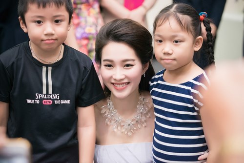 Thời gian gần đây cô cũng là cái tên được mọi người nhắc đến nhiều nhất vì việc liên tục  từ chối đại diện cho Việt Nam tham dự cuộc thi Miss World