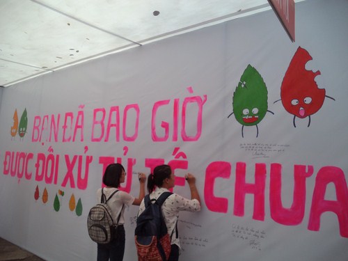 Trải qua hàng loạt sự kiện bên lề “Tử tế và báo chí”, “Tử tế và phát triển” hay buổi chiếu phim “Tử tế và thành đạt”, ngày hội “Tôi chọn tử tế” được xem là sự kiện quan trọng nhất của chuỗi hoạt động mang thông điệp “sống tử tế” với mong muốn tác động đến thiện ý hành động vì cái tốt của con người.
