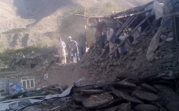 Các con số thống kê mới nhất cho biết ít nhất 100 người đã thiệt mạng tại Pakistan và Afghanistan do động đất.