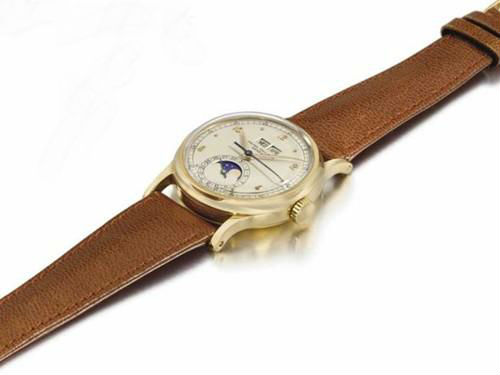 Đồng hồ đeo tay Patek Philippe năm 1942, có lịch ngày tháng, đặc biệt có cả lịch âm, được bán với giá 2,77 triệu USD