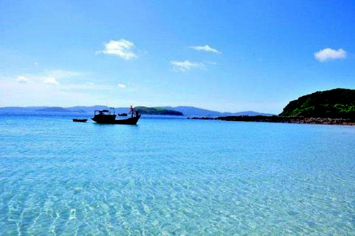 1. Cô Tô được coi là một trong 10 hòn đảo đẹp nhất ở Việt Nam do trang Traveltimes bình chọn, trên tiêu chí những hòn đảo đẹp, thanh bình và hoang sơ bậc nhất hiện nay.