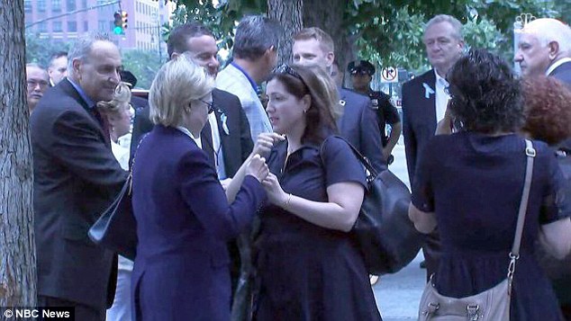 Người phụ nữ bí ẩn đi cùng bà Hillary Clinton ngày 11/9 là ai?
